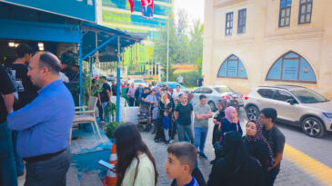 'Vatandaş yesin' diyerek kilosunu 35 TL'ye sattı, kuyruk oldu