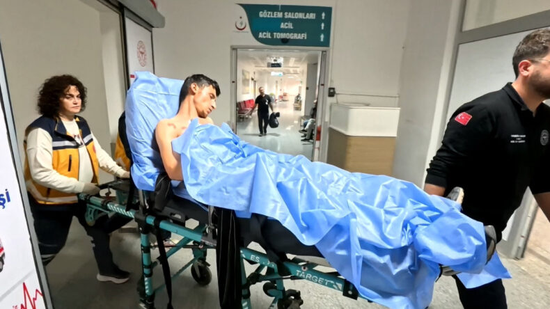 16 Yaşındaki Genç, Tartıştığı Kişiyi Bıçakladı