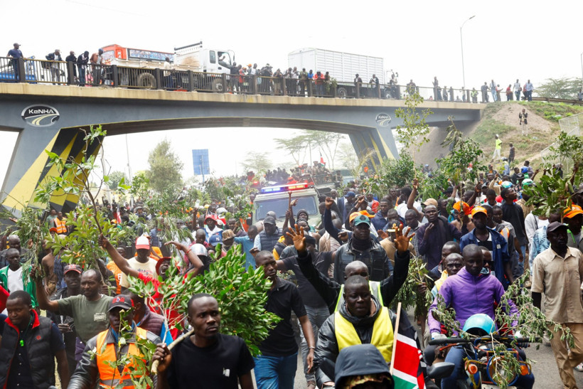 Havaalanında kalabalık destekçiler