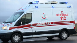 250 kiloluk demir kapının &uuml;zerine devrildiği Asmin ağır yaralandı