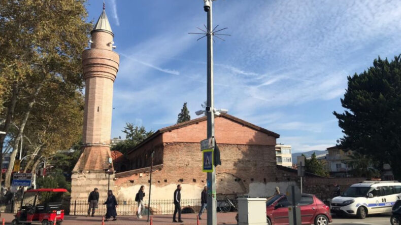 602 Yıllık Minare Ayakta, 18 Yıllık Minare Çürüyor