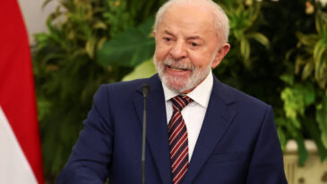 80 Yaşındaki Lider D&ouml;rd&uuml;nc&uuml; D&ouml;nemi İ&ccedil;in Yarışacak