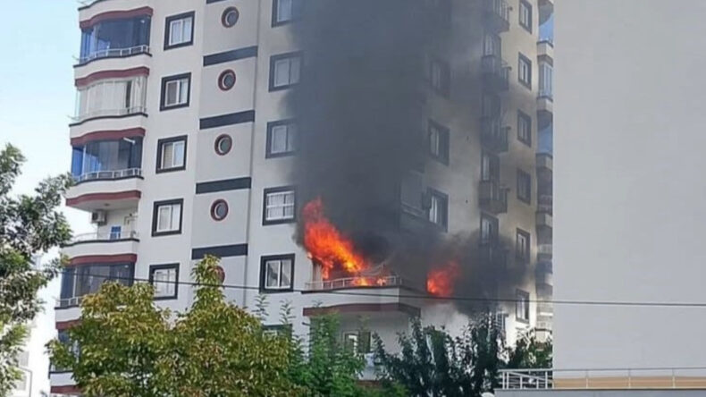 9 Katlı Binada Yangın &Ccedil;ıktı