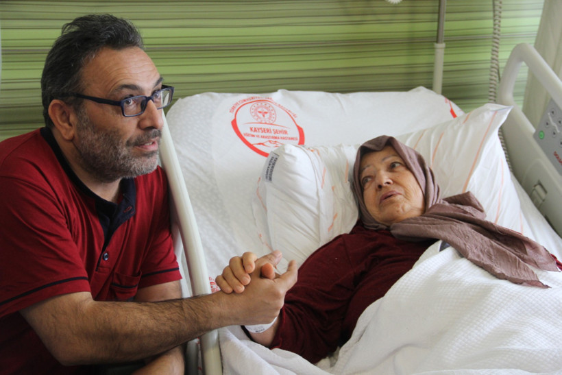 Anne ve Oğul Hastanede