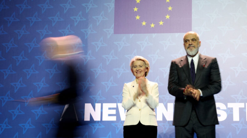 AB Komisyonu Başkanı'ndan Arnavutluk'a Övgü