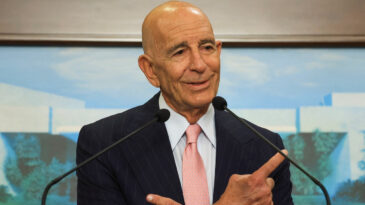 ABD B&uuml;y&uuml;kel&ccedil;isi Duyurdu: Vize Bekleme S&uuml;releri Kısalıyor