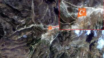 Ahır Dağı’ndaki dev Türk bayrağını uzaydan görüntüledi