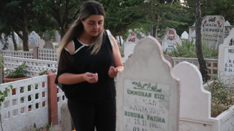 Ailesini Ararken Kendi Mezarını Buldu