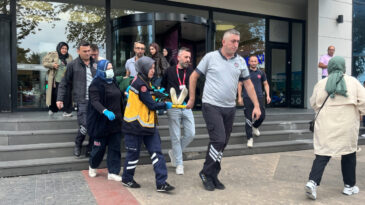 Alışveriş Merkezinde Merdiven Kazası: Yaşlı Kadın Yaralandı