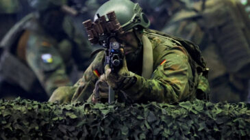 Almanya, Askere Ait Tesisleri Yeniden Kullanıma Alıyor