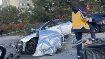 Ankara'da İki Ara&ccedil; &Ccedil;arpıştı: 1 Kayıp, 2 Yaralı