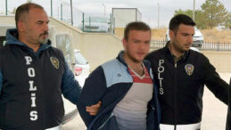 Anne ve babasını &ouml;ld&uuml;ren gen&ccedil;, cezası ile y&uuml;zleşti