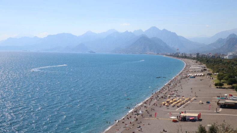 Antalya'da Yazın Keyfi: Hava Sıcaklığı 28 Derece