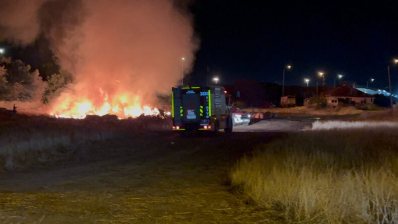 Atık Yangını Eve Sıçramadan Söndürüldü