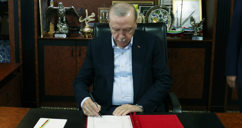 AYM, Cumhurbaşkanı'nın Döviz ve Banknot Yetkisini İptal Etti