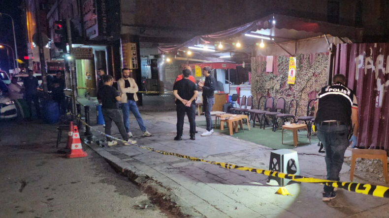 Aynı &Ccedil;ay Ocağına İkinci Saldırı! Kurşunlar Polis Aracına Isabet Etti