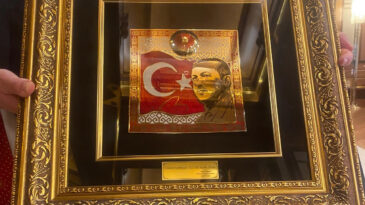 Bah&ccedil;eli'den Erdoğan'a &Ouml;zel Hediye