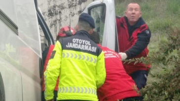 Balıkesir'de Korkun&ccedil; Kaza: 2 &Ouml;l&uuml;, 1 Yaralı