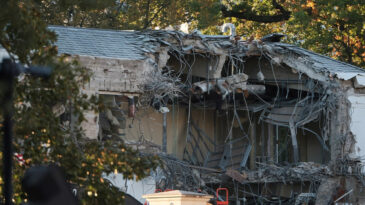 Beyaz Saray'da Yıkım Başladı: Balo Salonu Tartışma Yarattı