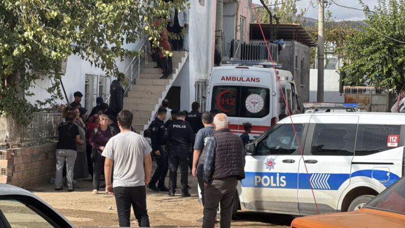 Birlikte Yaşadığı Kadını Vurarak İntihar Etti