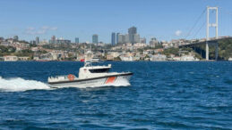 Boğaz'da Kanoculara Tekne Çarptı