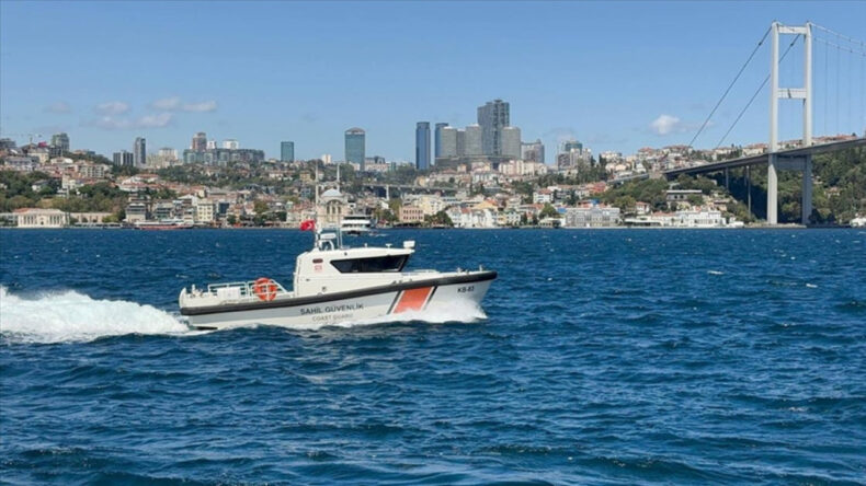 Boğaz'da Kanoculara Tekne Çarptı