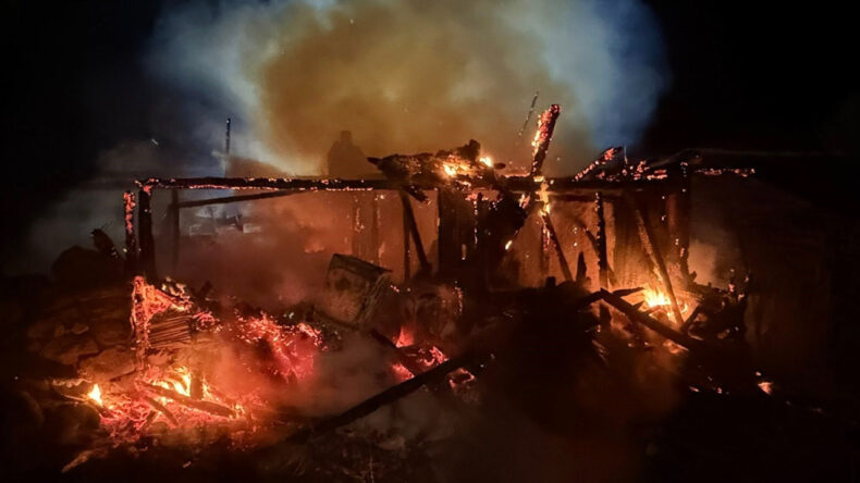 Bolu'da 2 Katlı Ahşap Evde Yangın