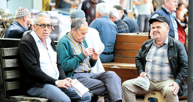 Bor&ccedil;lu Emeklilere Y&uuml;zde 25 Maaş Kesintisi