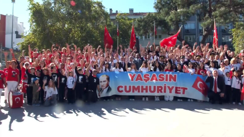 Burhaniye'de Cumhuriyet Bayramı Coşkusu