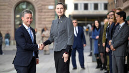 Bütçe Tartışması Savunma Bakanını İstifa Ettirdi