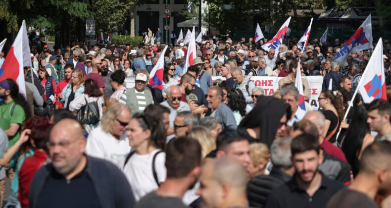 Çalışma Saatlerinde Yapılacak Değişiklikler Protesto Ediliyor