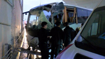 &Ccedil;evik Kuvvet Otob&uuml;s&uuml; Kaza Ge&ccedil;irdi: 1 Yaralı