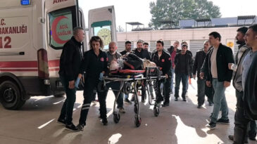 İş&ccedil;inin &Uuml;zerine İskelet Devrildi