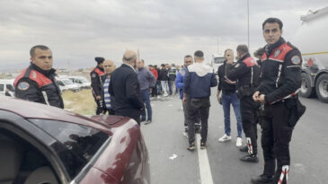 Cenazeden D&ouml;n&uuml;şte Saldırı: 4 Kişi Yaralandı