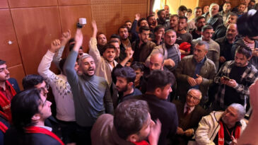 CHP Kongresinde Yumruklu &Ccedil;atışma