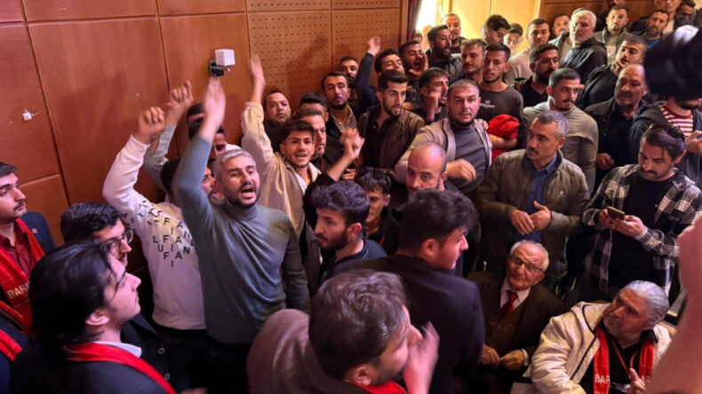 CHP Kongresinde Yumruklu Çatışma