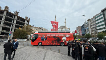 CHP Otob&uuml;s&uuml; &Ccedil;ağlayan'da: &Ouml;zg&uuml;r &Ouml;zel Konuşma Yapacak