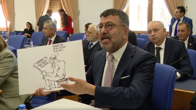 CHP ve AKP Milletvekilleri Arasındaki Tartışma: "O 'Cahil' Lafını Sana Yediririm"