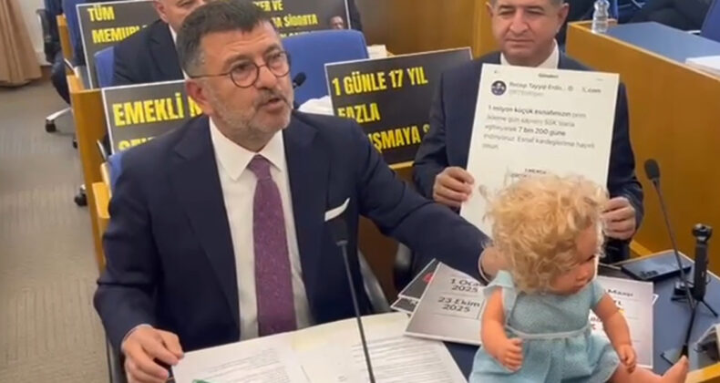 CHP'den Oyuncak Bebekli Bütçe Protestosu