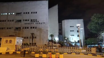 CHP'li Eski Belediye Başkanı Turgay Erdem ve 14 Kişi Tutuklandı