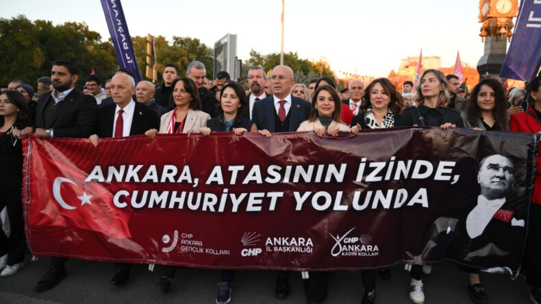 CHP'liler Birinci Meclis'ten Anıtkabir'e Yürüdü