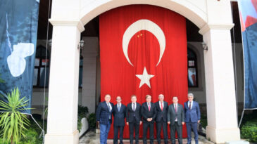 Cumhuriyet Bayramı Coşkusu 105 Yıllık Bayrak Altında Kutlandı