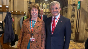 Davutoğlu: İngiltere siyaseti b&uuml;y&uuml;k bir sarsıntı i&ccedil;inde