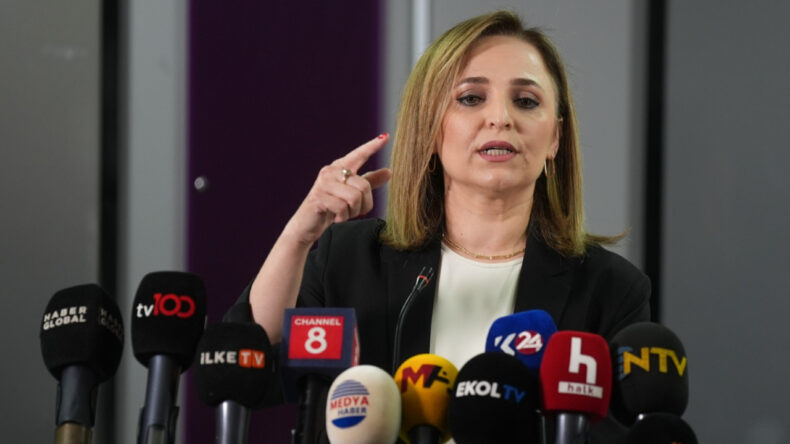 DEM Parti'den İYİ Parti'ye Tepki: "Zavallılar, Pabuç Bırakmayız"