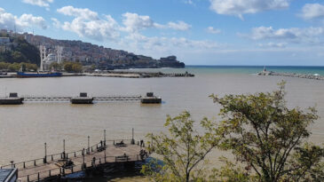 Deniz &Ccedil;amur Rengine B&uuml;r&uuml;nd&uuml;