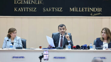 Denizli B&uuml;y&uuml;kşehir Belediye Başkanı Sert &Ccedil;ıktı: "&Ccedil;&ouml;kt&uuml;rtmem, Şamaroğlanı Değiliz"