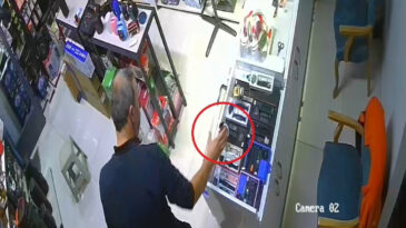 Deprem Anında &Ccedil;ayını Unutmadı