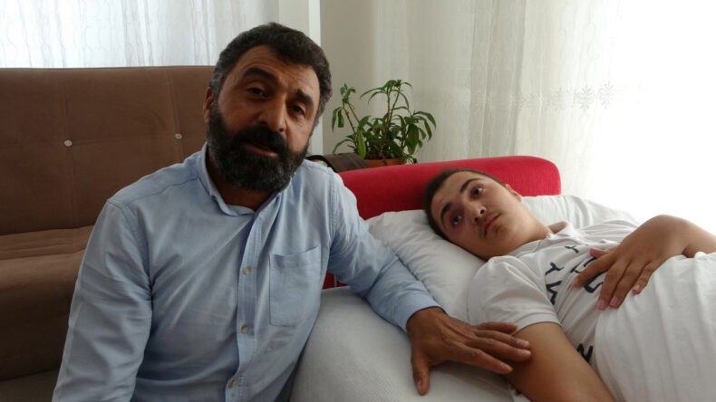 Depremde Dili Boğazına Ka&ccedil;tı, Beyni Hasar G&ouml;rd&uuml;