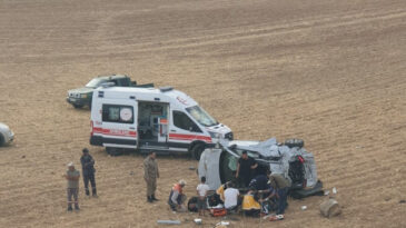 Diyarbakır'da Sabah Saatlerinde Feci Kaza: &Ouml;l&uuml; ve Yaralılar Var