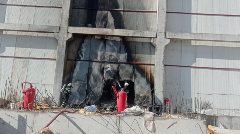 Dondurma Fabrikasında Yangın: Alevler Kısa Sürede Büyüdü